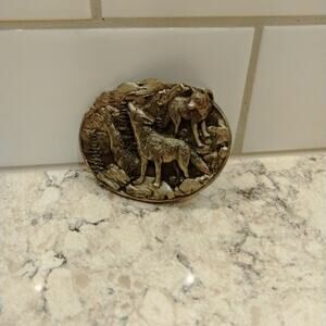 Vintage Belt Buckle Howling Wolf Pack 1981 SISKIYOU Pewter & Brass High Relief